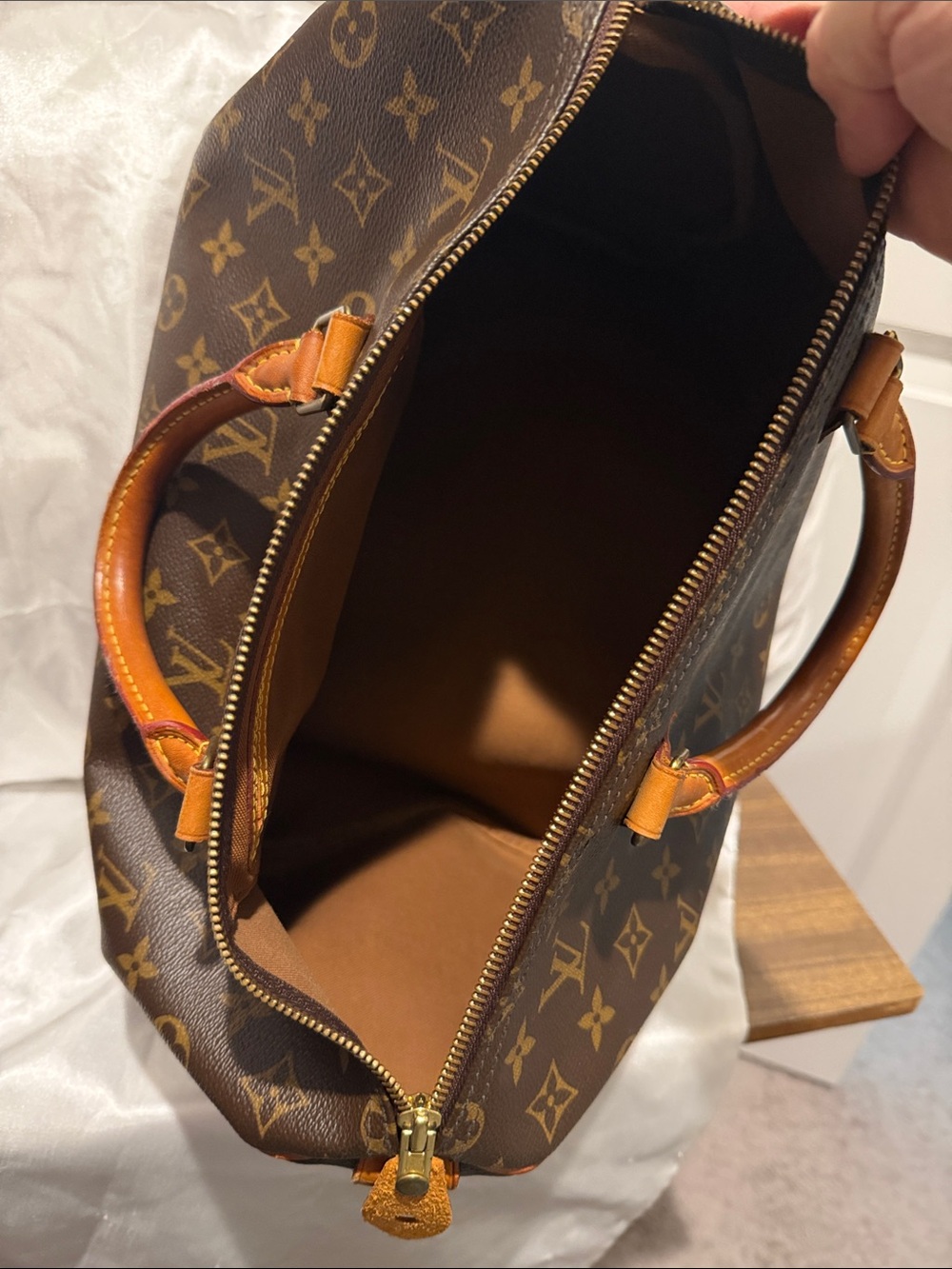 AUTHENTIC Louis Vuitton Monogram Speedy 35 - Preowned - Picture 11 of 13